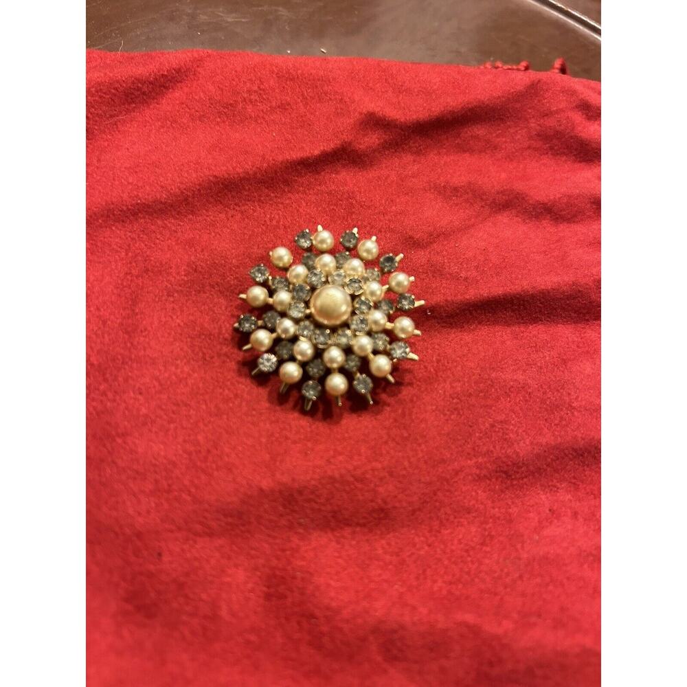 Vintage‎ Coro Gold Tone Star Burst Pearl and Rhinestone Brooch